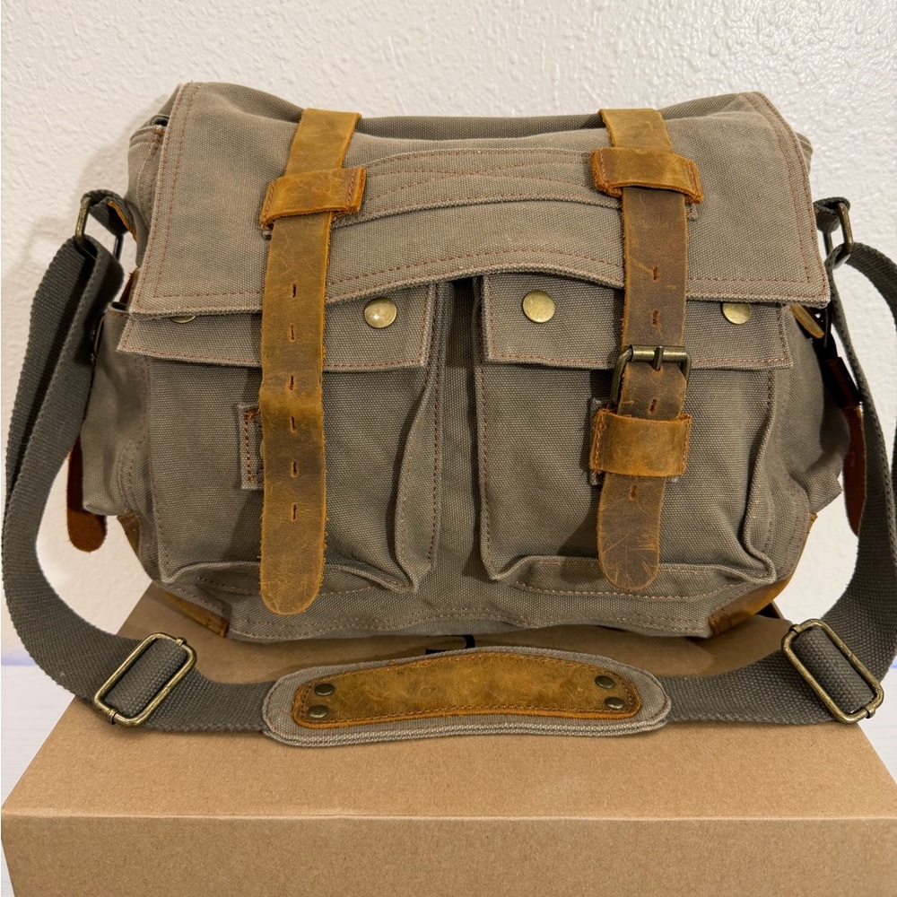 Augur Strauss & Co Stylish Messenger Bag Brown Canvas With Leather Trim 15x12